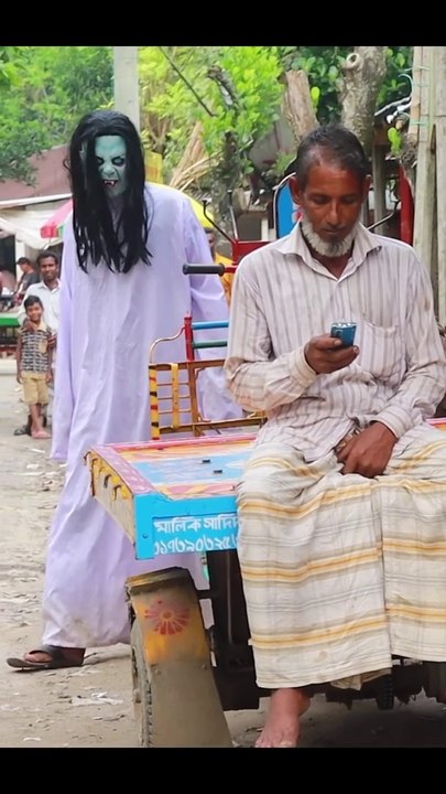 Funny scare ghost prank for laughing!#funny#comedy#tranding#informativelife