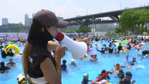 [날씨] 양산 39℃...올 최고 더위, 더위 잊은 물놀이장 북적 / YTN