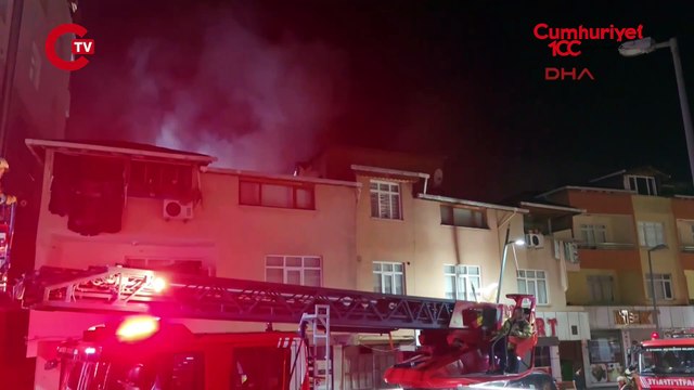 Pendik'te faciadan dönüldü Kimyasal maddelerin depolandığı çatı alev alev yandı!