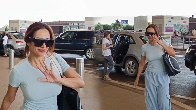 Malaika Arora Ignores Paparazzi At The Mumbai Airport
