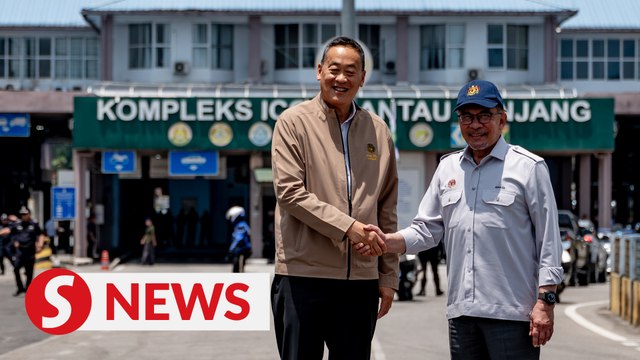 PM Anwar arrives at Sungai Golok CIQ complex in Narathiwat for working visit