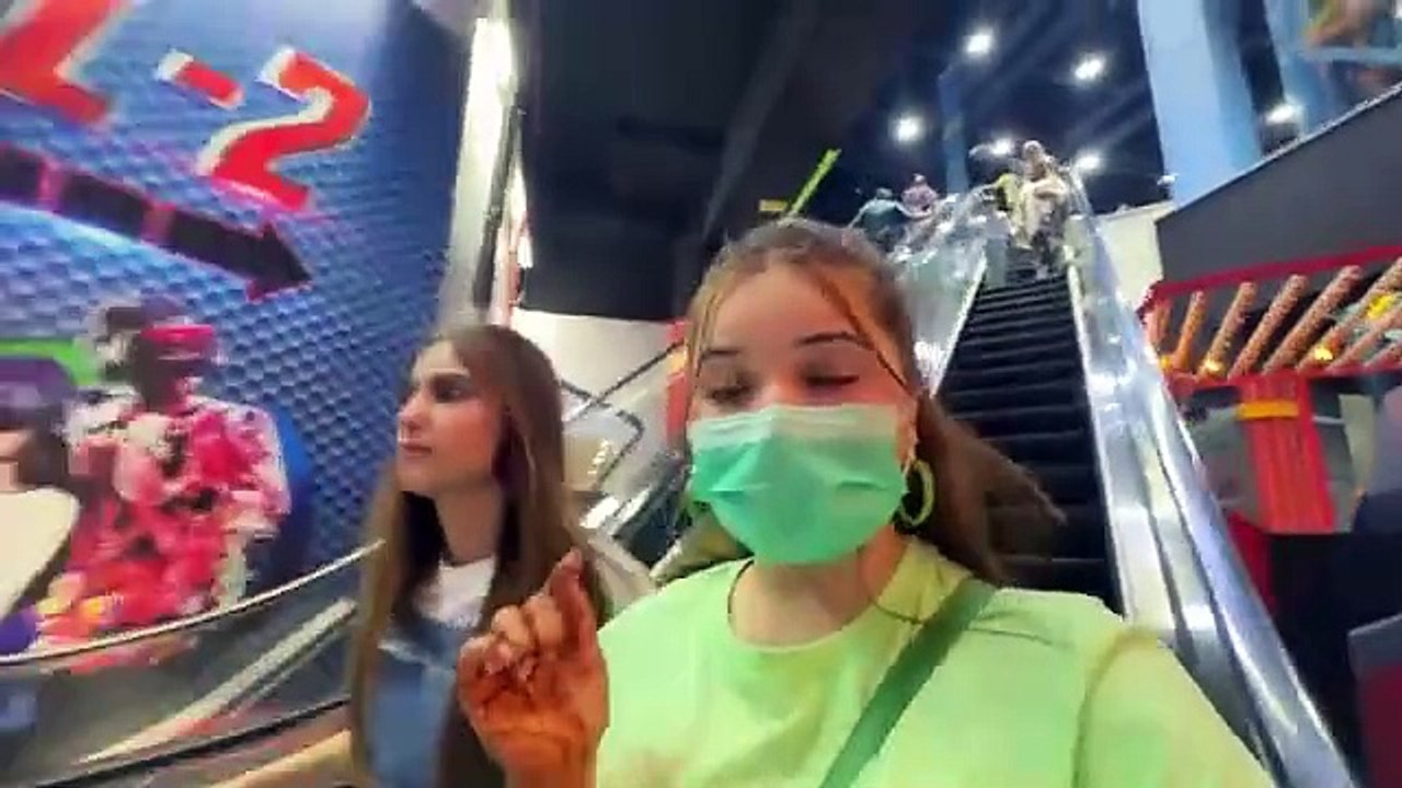 ❤️RABEECA_KO_FANS_NE_GHAIR_LIA❤️KHOOB_SARI_SELFIEYAN_BANAI❤️❤️@RabeecaKhan_@RabeecaKshorts(360p)