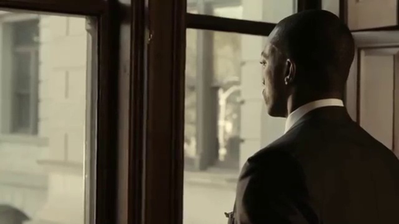 Aik shows bechanay say bussines man take ka safer