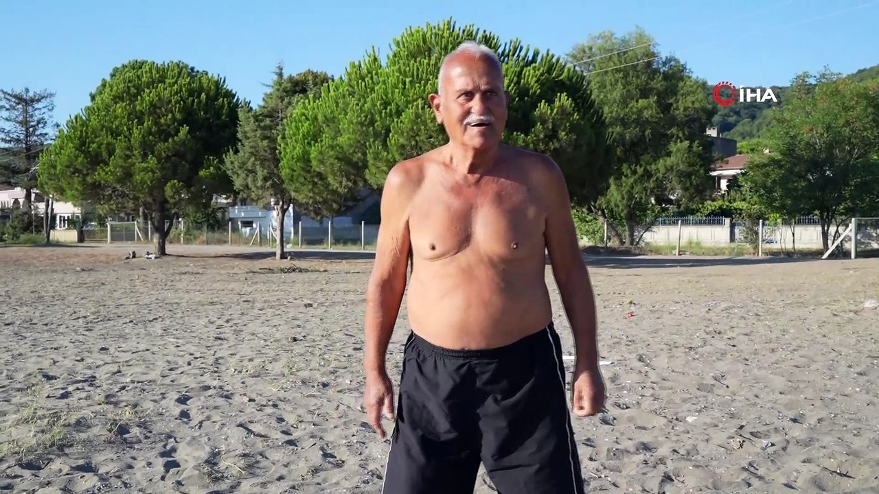 83 Yaşındaki Topsakal Karadeniz'de Yüzerken Panik Yaratıyor
