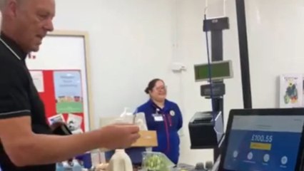 Woman records dad recreating famous Tesco ad during checkout