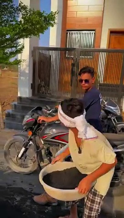 Apna Zameer giya tail Lene 