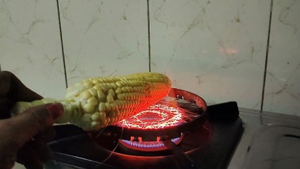 गैस पर घर में 5 मिनिट में परफेक्ट भुट्टा सेकने का सीक्रेट, sweet corn burn on stove in hind