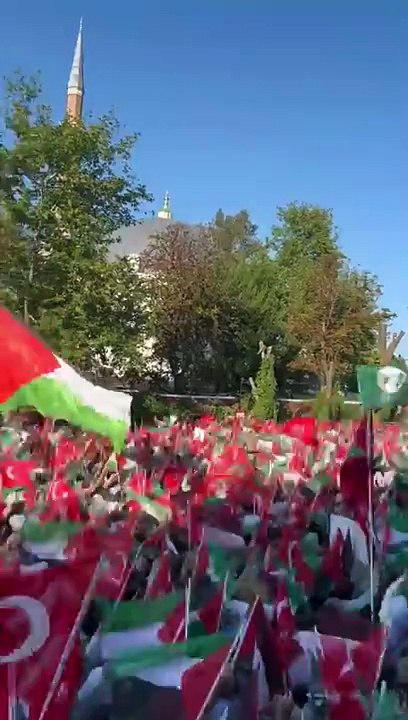 Hamas lideri Haniye için vatandaşlar Ayasofya Meydanı'nda toplandı