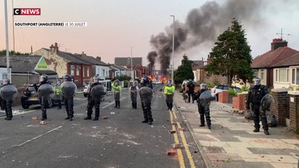 Royaume-Uni : les violences et manifestations se multiplient après une attaque au couteau