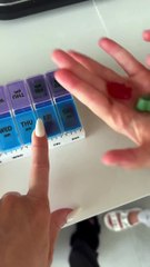 Luciana Salazar mostró la cantidad de pastillas que ella y Matildia toman a diario