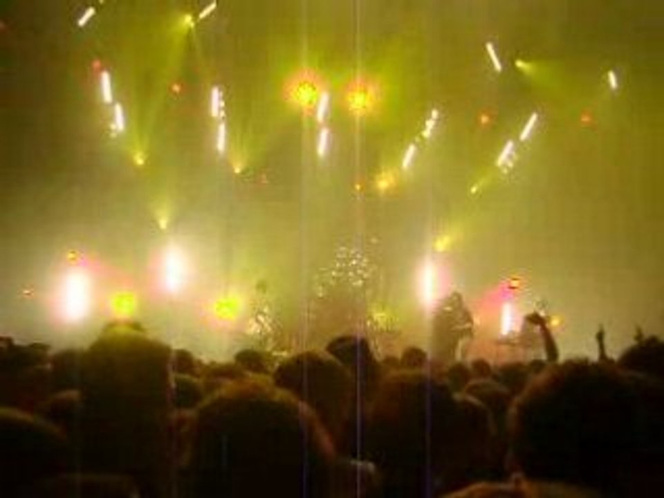 On My Shoulders - The Do (printemps de bourges 2008)