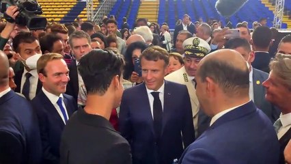 Emmanuel Macron a échangé avec la boxeuse Imane Khelif, accusée d'être un homme