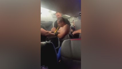 Télécharger la video: NJ man high on 10 edibles causes mid-flight chaos, attempts to open plane door; arrested in emergency landing