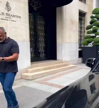 Après leur somptueux mariage qui avait défrayé la chronique, Anant Ambani et Radhika Merchant sont arrivés en famille dans la Ville Lumière pour assister aux Jeux Olympiques. #anantambani #radhikamerchant #paris2024