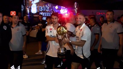 Beşiktaş, kupa zaferini taraftarlarıyla kutladı
