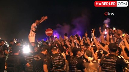 Beşiktaş'ın Süper Kupa galibiyeti taraftarlarla kutlandı
