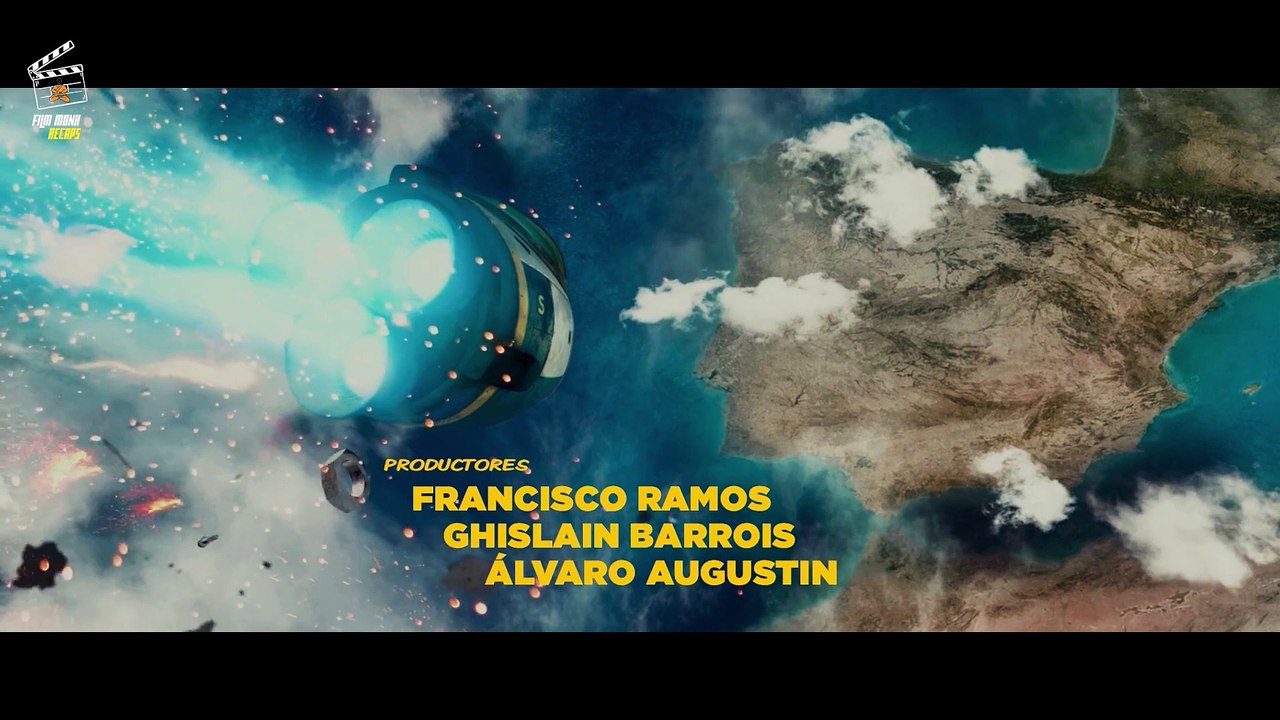 Powerful Alien Crashes On Earth And Becomes Boring Accountant