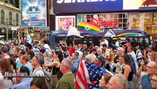 New york Streets: The US anthem performed on Times Square by David Serero (2024)