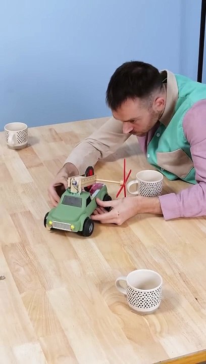 Automatic card dealer
