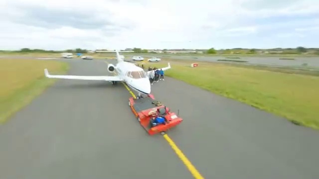 Last To Take Hand Off Jet, Keeps It! || MRBEAST