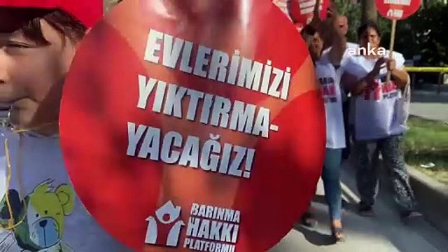 Ece Doğru, taleplerini ise şöyle sıraladı: Bizler müşteri değil depremzedeyiz, kalıcı konutlarımızı bedelsiz istiyoruz. Tadilatı yapılmış hasarsız ve az hasarlı, güçlendirmesi yapılmış orta hasarlı evlerimizin yıkılmasına izin vermiyoruz. Zaten yetersiz