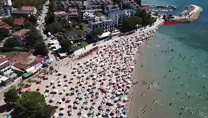 Karadeniz'in Antalyasına tatilci akını: Plajlar dolup taştı