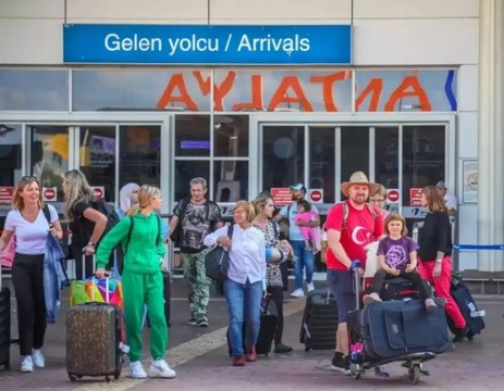Antalya Havalimanı yolcu ve uçuş rekoru kırdı!