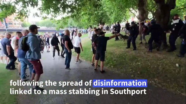 Clashes break out between right-wing, anti-racism protesters and police in the UK