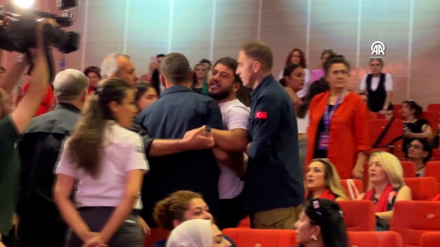 Cumhuriyet Halk Partisi Genel Başkanı Özel’e protesto