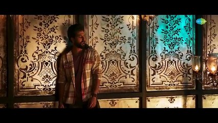 Phir_Aur_Kya_Chahiye_Full_Video___Vicky,_Sara,_Arijit,_Sachin-Jigar,Amitabh___Zara_Hatke_Zara_Bachke(360p)-1