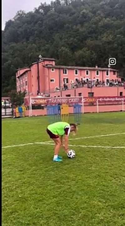 Calcio: spettacolare punizione alla Baggio per Giada Greggi, star della Roma femminile