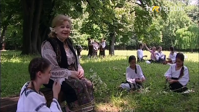 Angela Moldovan in cadrul emisiunii „Popasuri folclorice” (arhiva TVR)