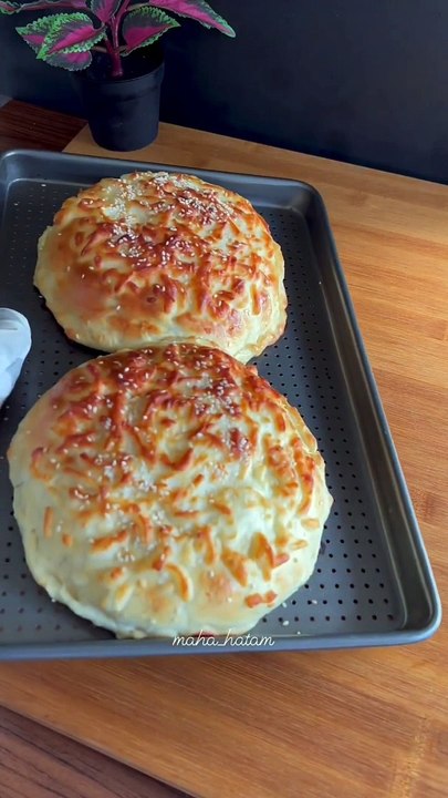 Stuffed cheesy bread