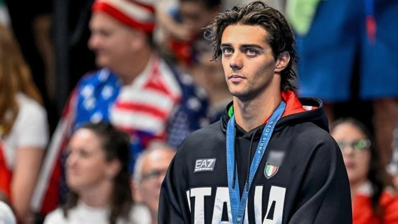 Él es Thomas Ceccon, el nadador italiano que cautiva a todas en los Juegos de París