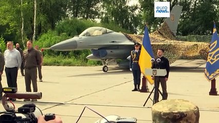 Ukraine : présentation des premiers avions F-16 fournis par les alliés occidentaux