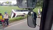 ¿Fallas mecánicas?  Bus se volcó en Antioquia, hay 15 heridos