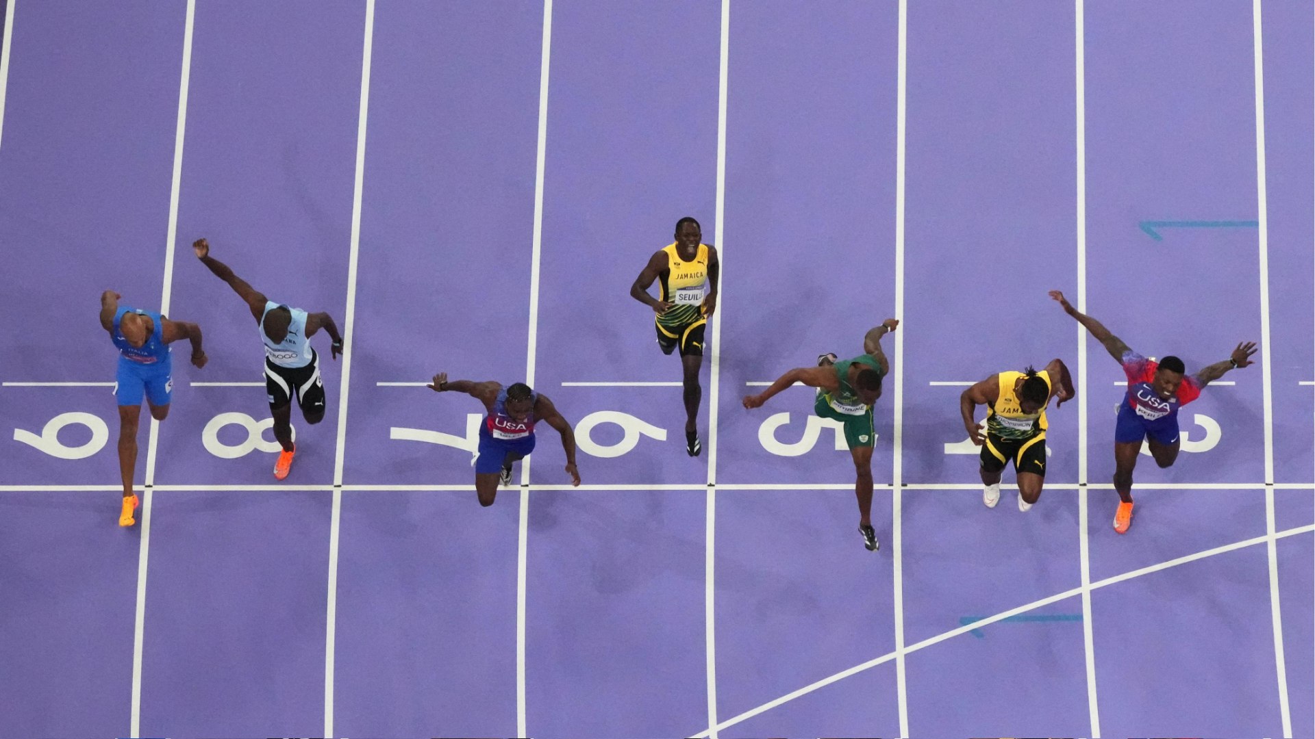 (FOTOS) Las sorprendentes imágenes del cierre de Noah Lyles en los 100 metros planos en los