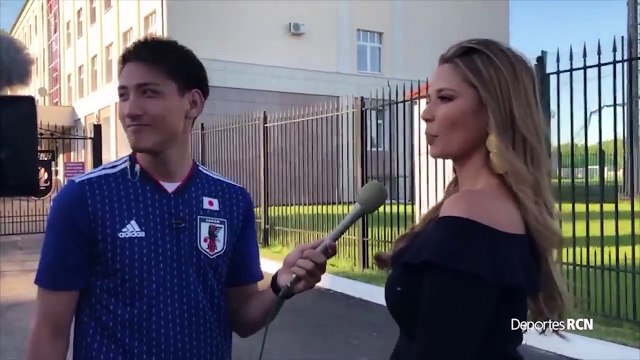 Periodista japonés queda paralizado tras recibir beso de Melissa Martínez