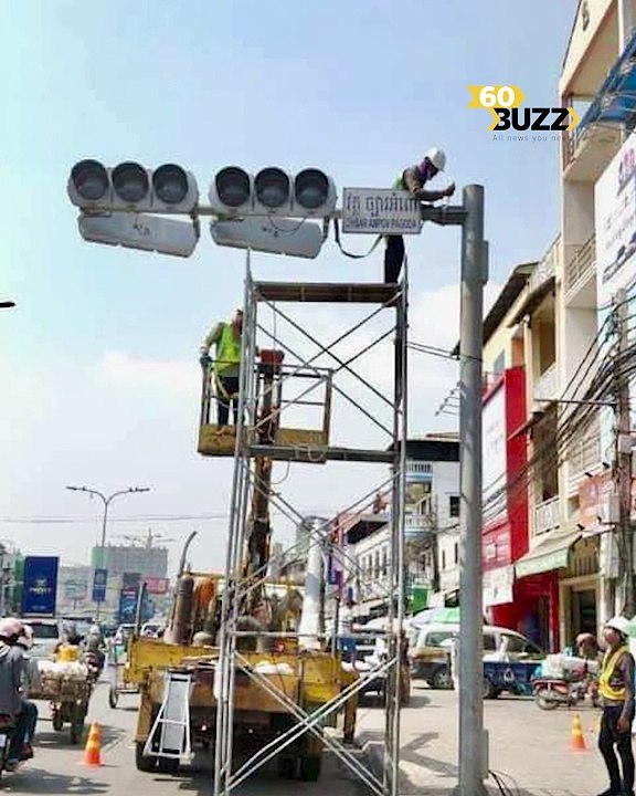 ភ្លើងស្តុប ១៩៦​ទីតាំង នៅ​ក្រុងភ្នំពេញ កំពុង​មមាញឹក​ក្នុង​ការ​ជួយ​សម្រួល​ចរាចរ​ណ៏​ជូន​ប្រជាពលរដ្ឋ