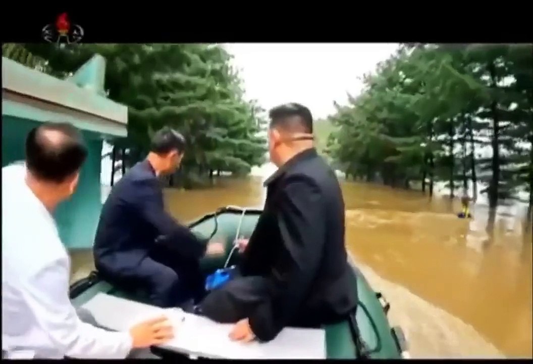 Kim Jong Un's Boat crushes into Tree