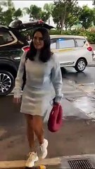 #SunnyLeone makes our day with her elegance as she gets clicked at the airport✨