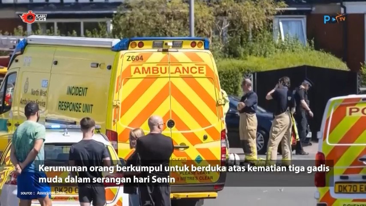 Bentrok Polisi dengan Kerumunan Pasca Tragedi Penikaman di Inggris