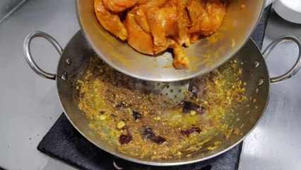 Y2meta.app-Sunday Special Chicken Recipe _ सुपर टेस्टी सॉफ्ट जूसी चिकन करी _ Chicken Masala _ Chef Ashok-(1080p60)