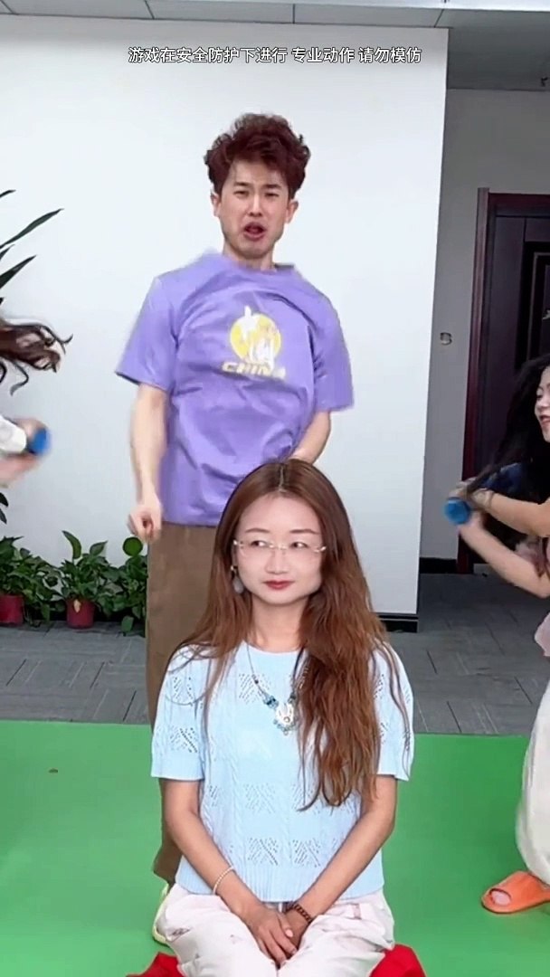 ⁣cloth challenge game ,so funny and so entertaining.