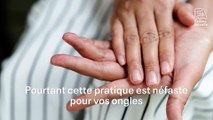 Voici les dangers de s’arracher le vernis à ongles soi-même