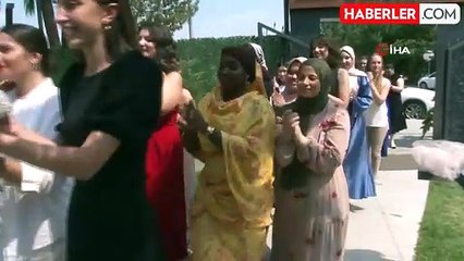 Yabancı öğrenciler, öğretmenlerini Türk usullerine uygun evlendirdi