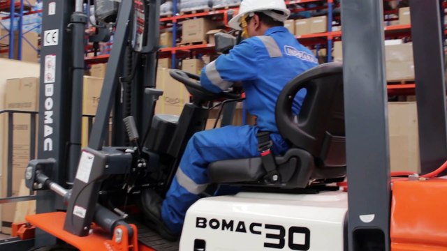 FORKLIFT AUTOMATIC LPG & GASOLINE RENDAH EMISI - BOMAC FORKLIFT