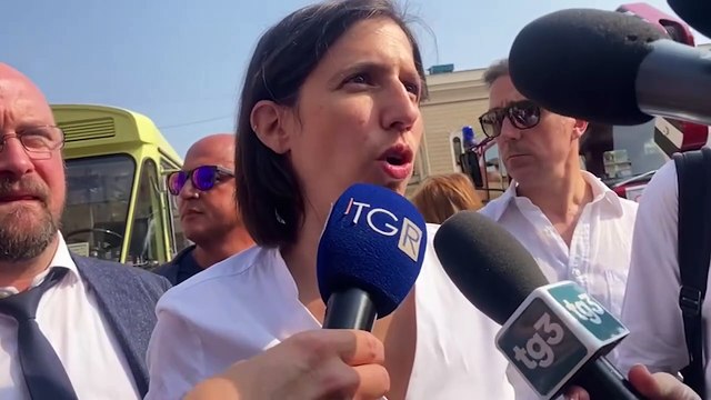 Schlein in corteo a Bologna: Strage neofascista con intenti eversivi