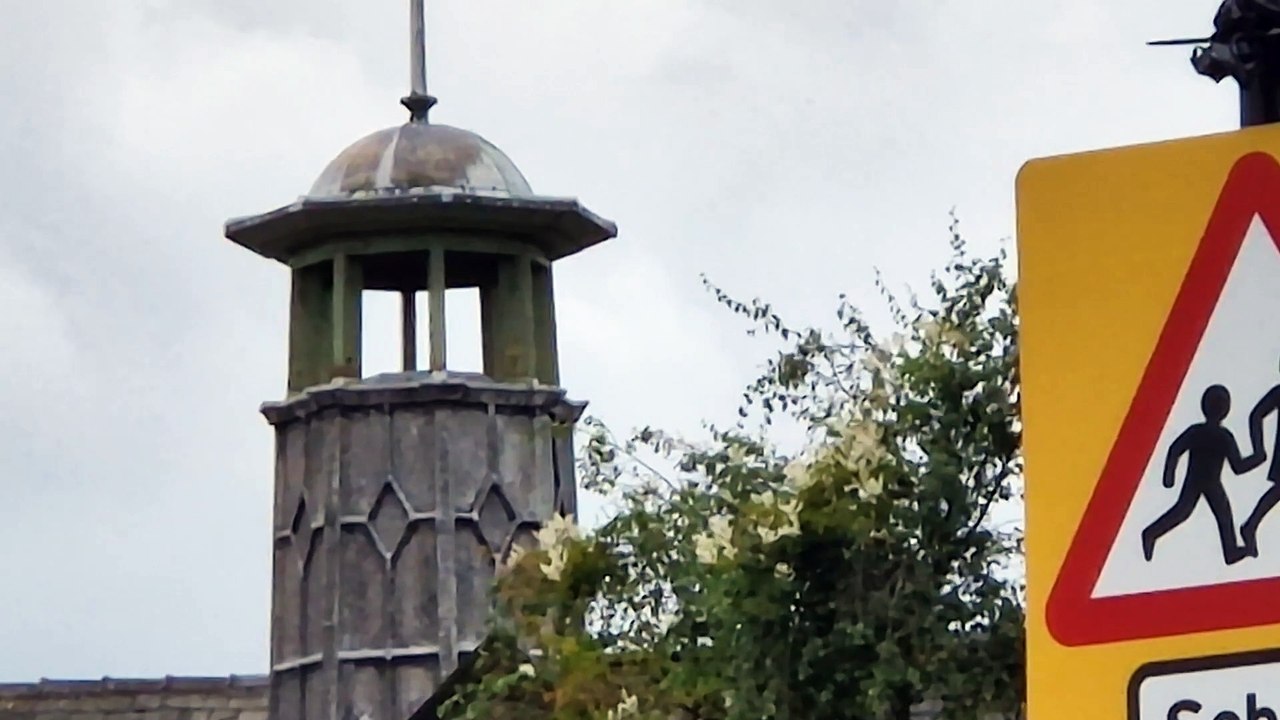 Video shows iconic WW2 RAF biplane which turned heads by flying over Sheffield
