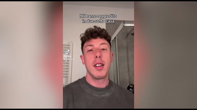 Rapper Shade aggredito sotto casa a Torino: Forze dell'ordine lente